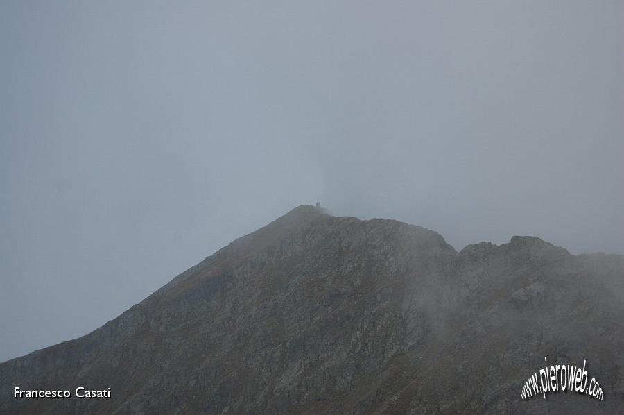 028 Il Tornone sbuca tra le nebbie.jpg